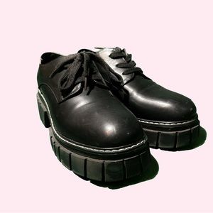 Black Madden Girl Platform Oxford shoes.